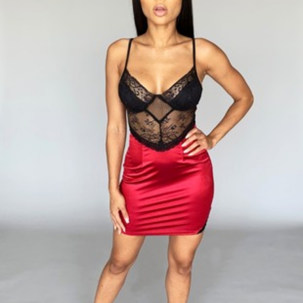 Panielstaralist lace dress red & black